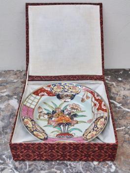 Japonský porcelánový holicí talíř Imari v dárkové  Japonský porcelánový holicí talíř Imari v dárkové